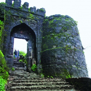 253056-sinhagad-fort